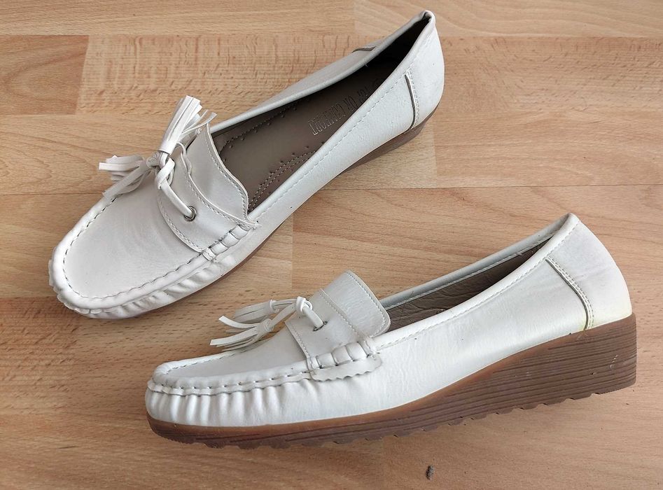 Bardzo wygodne kobiece buty rozmiar 40. Nowe