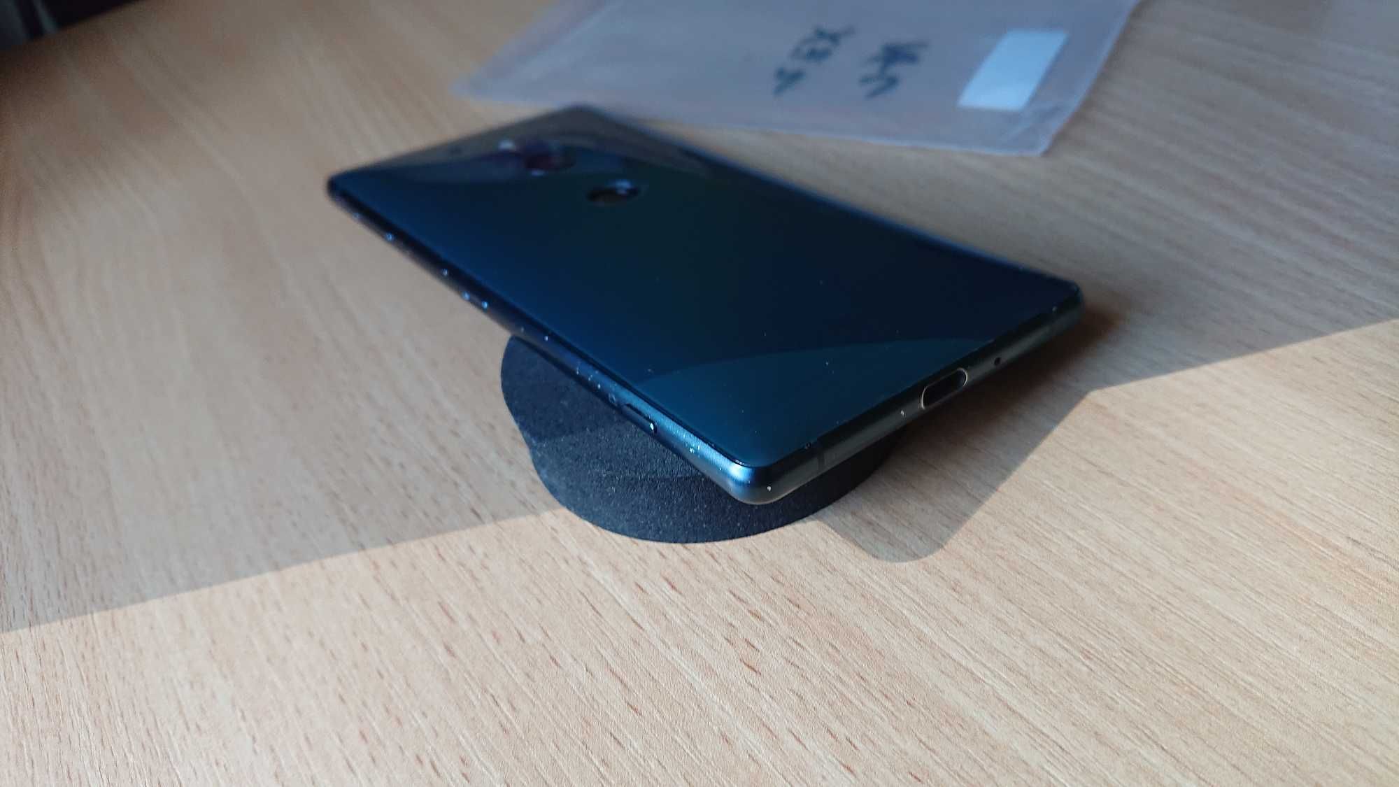 Защитное стекло Sony Xperia XZ2 задня кришка корпус соні