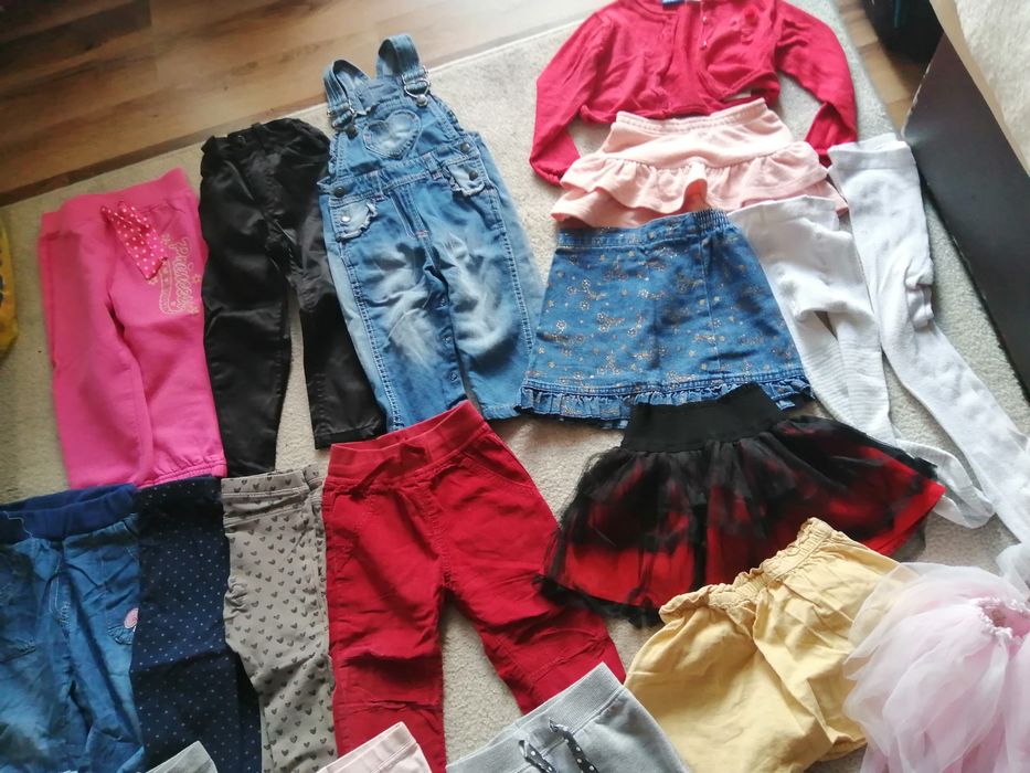 Paka ubranek dla dziewczynki roz 80/86 razem 50szt