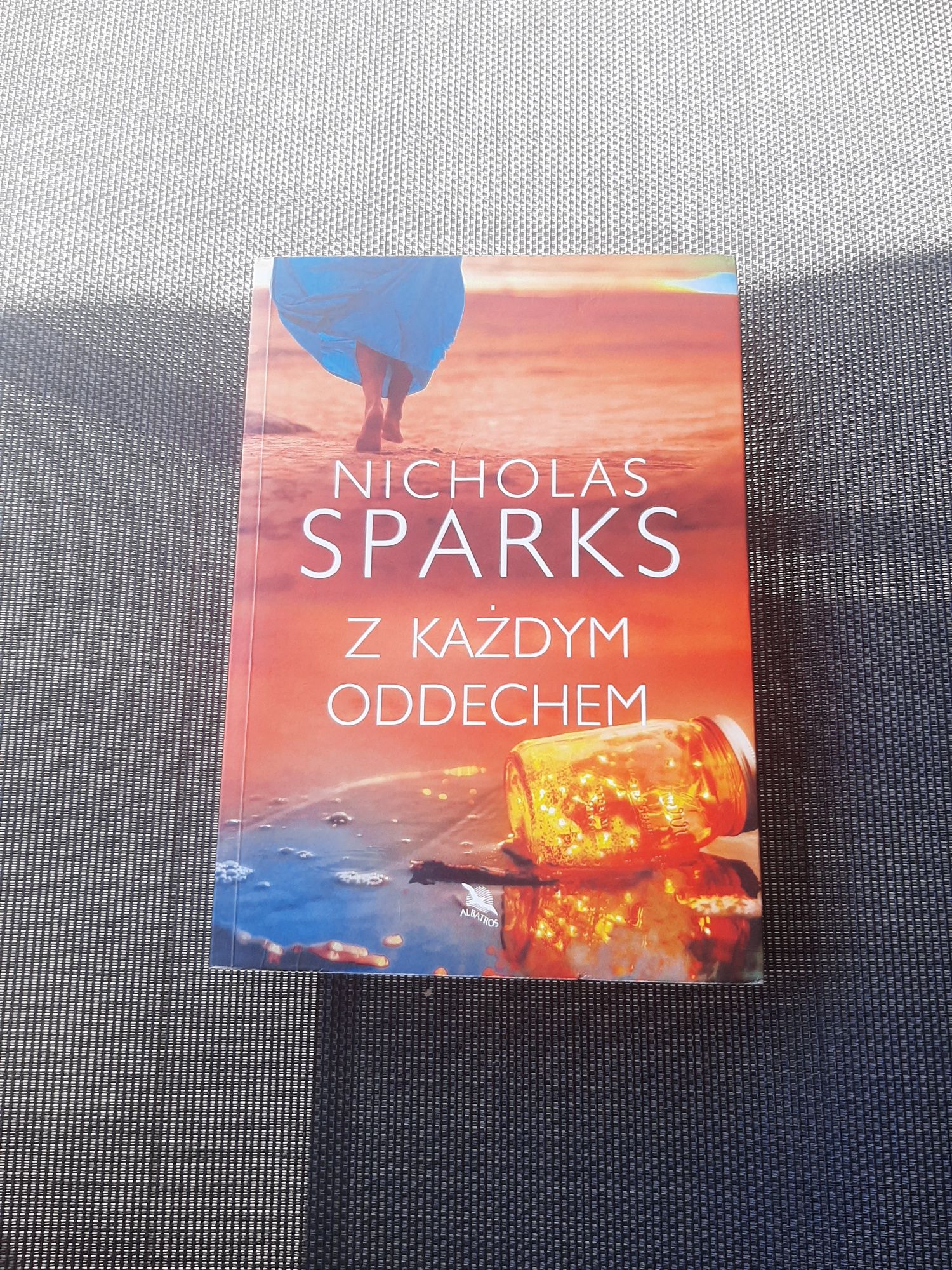 Ciekawa książka Z każdym oddechem Nicholas Sparks