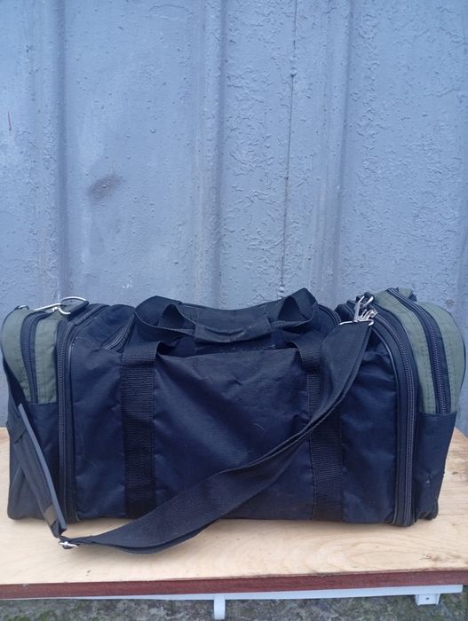 Сумка спортивная дорожная Puma. в хорошем состоянии.