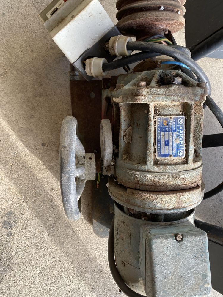Vendo 2 motores trifasico