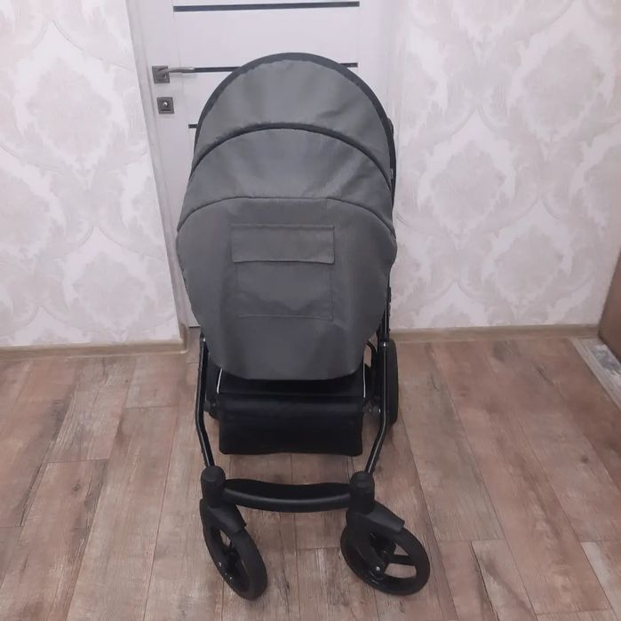 Дитяча коляска в ідеальному стані