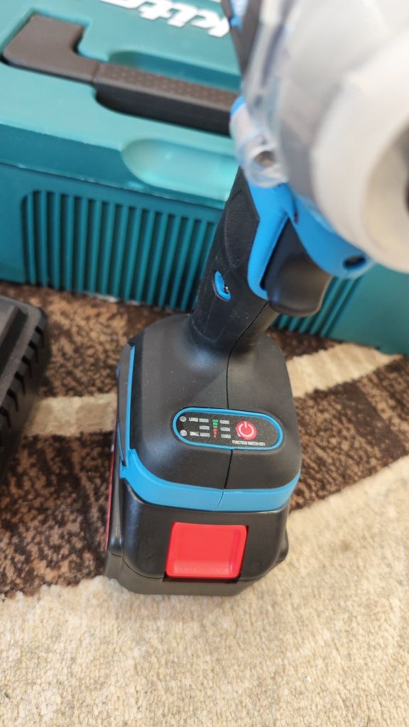 Аккумуляторный ударний гайковерт Makita DTW 285 18-24v 4Ah Імпакт