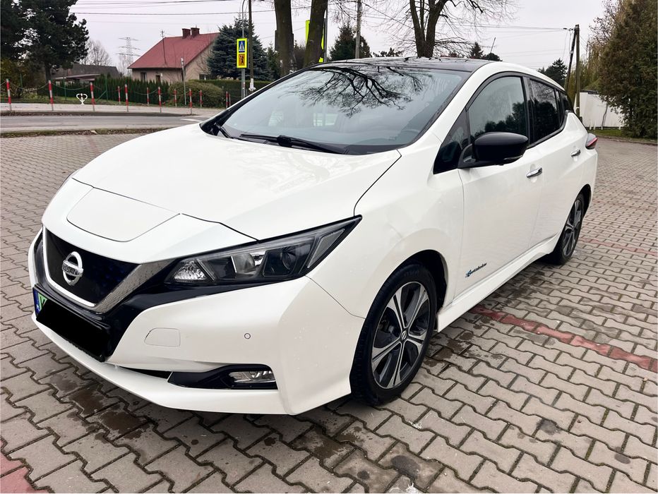 Nissan Leaf biala perła N connecta propilot kamera 360 faktura