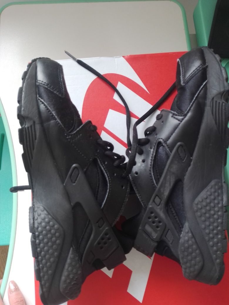 Продам оригінальні фірмові кросівки Nike 23,5 cm