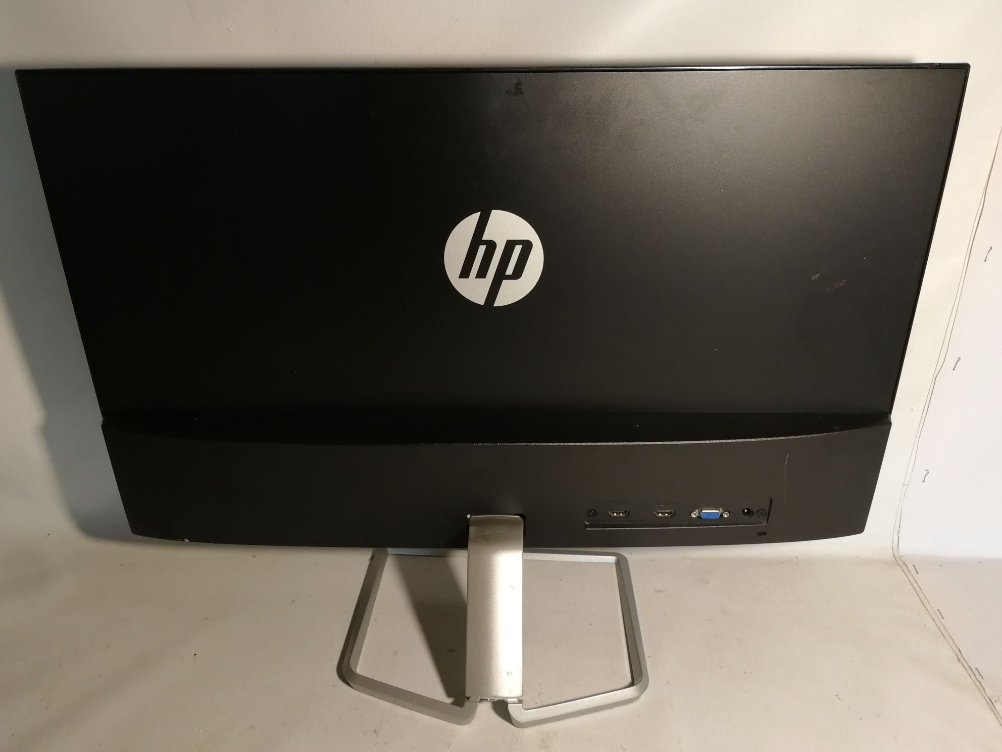 Monitor HP 27f 27 na części.