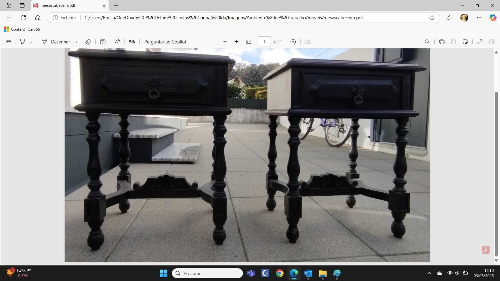 Conjunto de móveis diversos.
