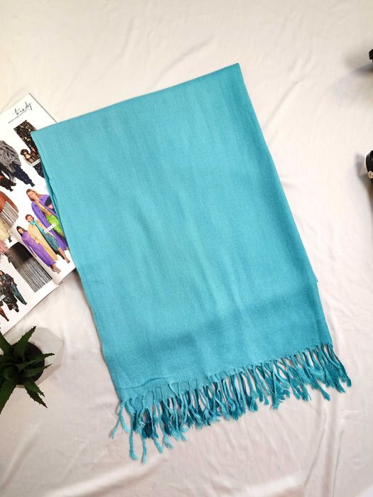 Kaszmirowo-jedwabny szalik w kolorze turkusowym