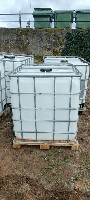 Vendo potes de 1000lts de água, em muito bom estado