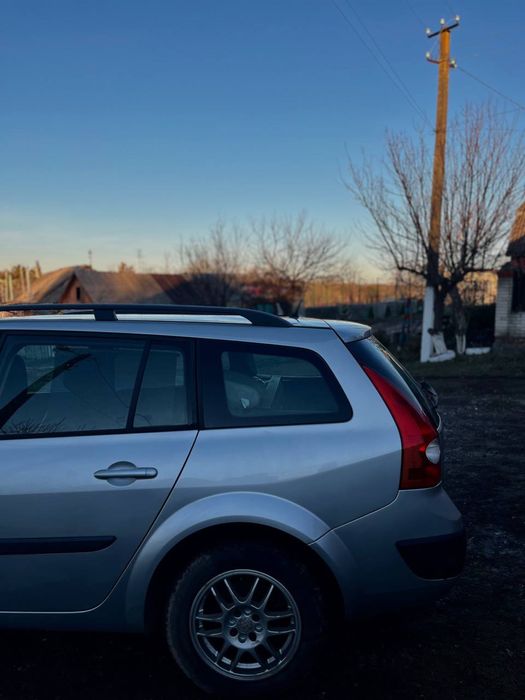 Продам авто в хорошом состояние все росходники заменини Рено Меган 2