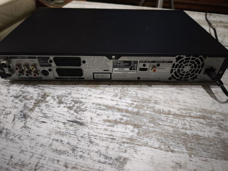 Nagrywarka DVD Sony RDR-HX650 wraz z oryginalnym pilotem.