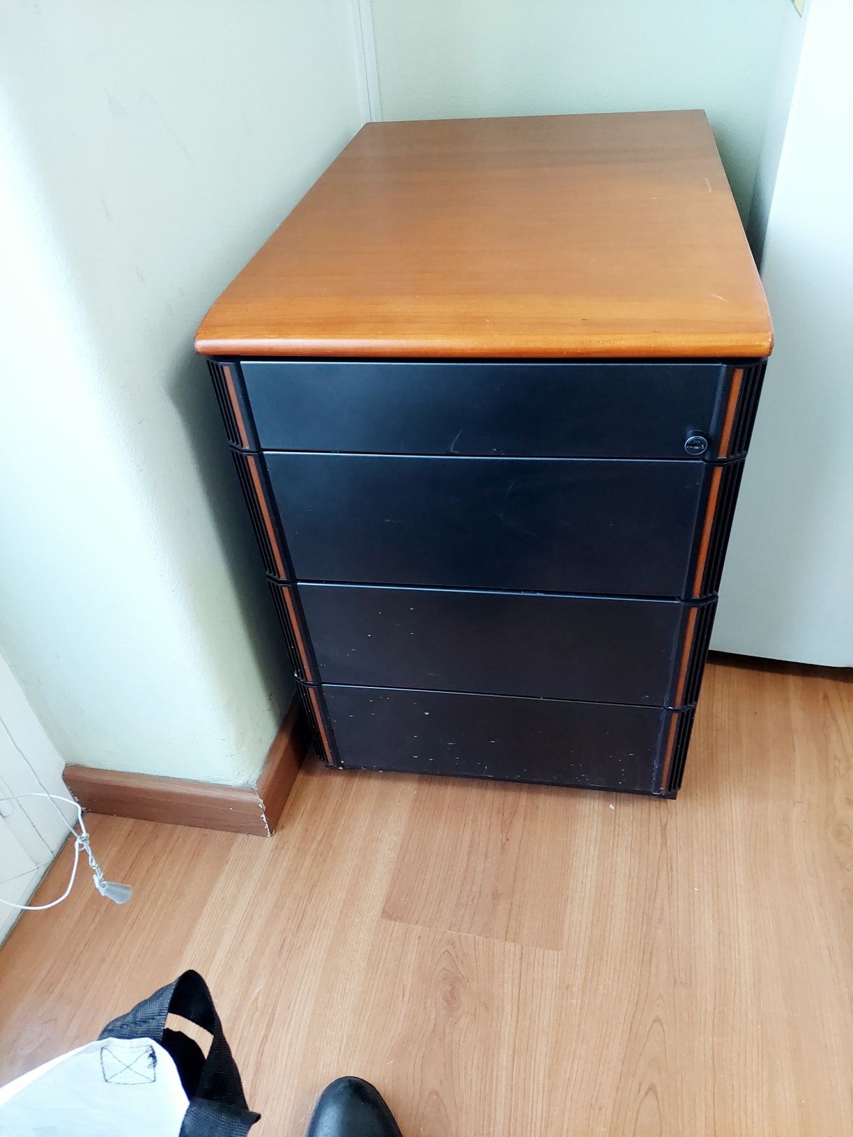 Movel com 60x40x40 de escritorio