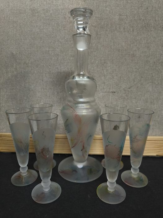Licoreira e Copos Vintage em Vidro Fosco Pintado.
Este deslumbrante co