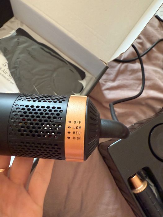 Фен з насадками для укладання