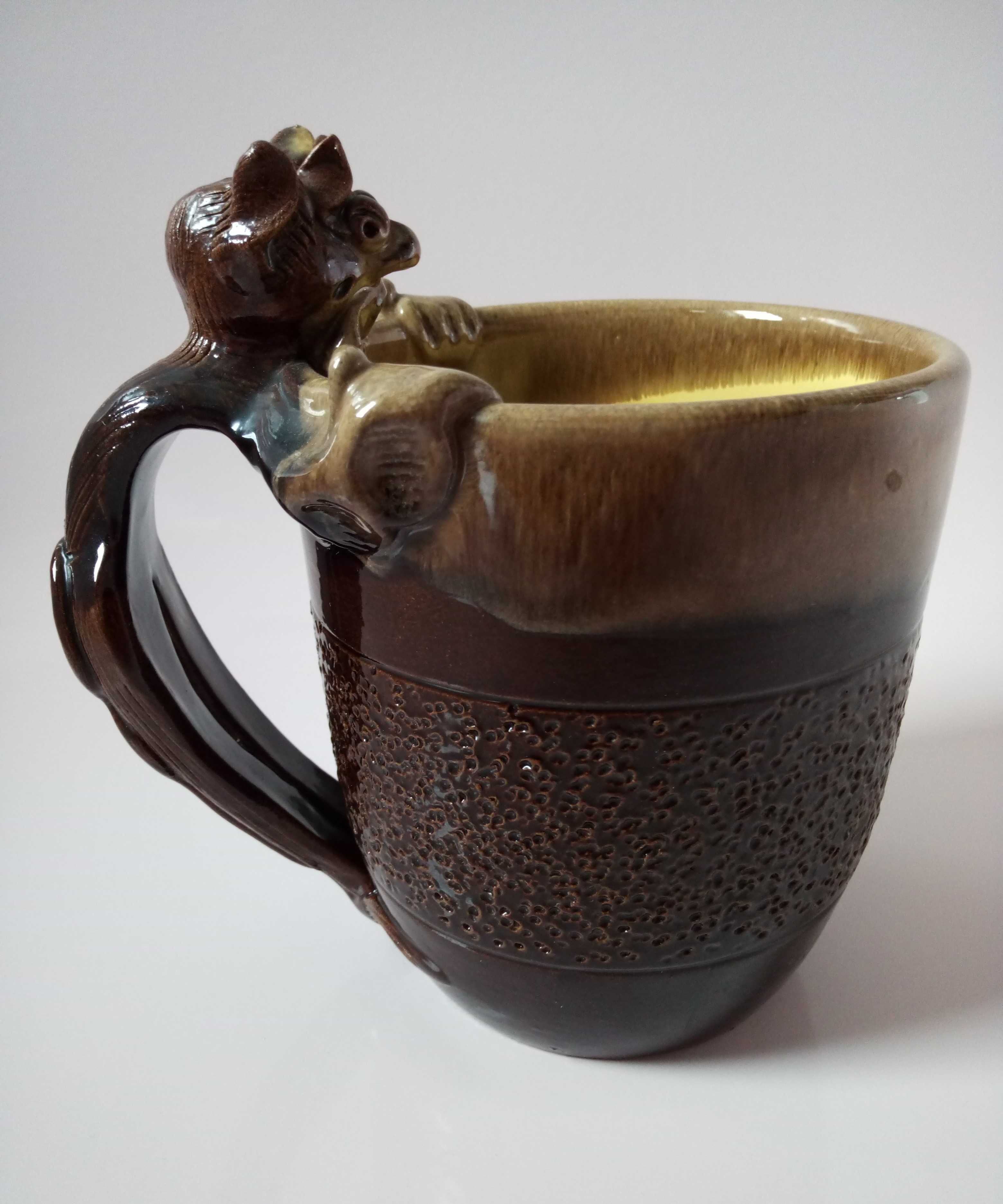 Ceramiczny kufel do piwa z diabłem. Pojemność ok. 1 litr - PRL.