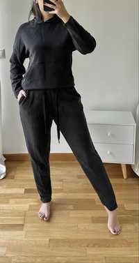 Conjunto sweatshirt e calças jogger Oysho preto em modal macio