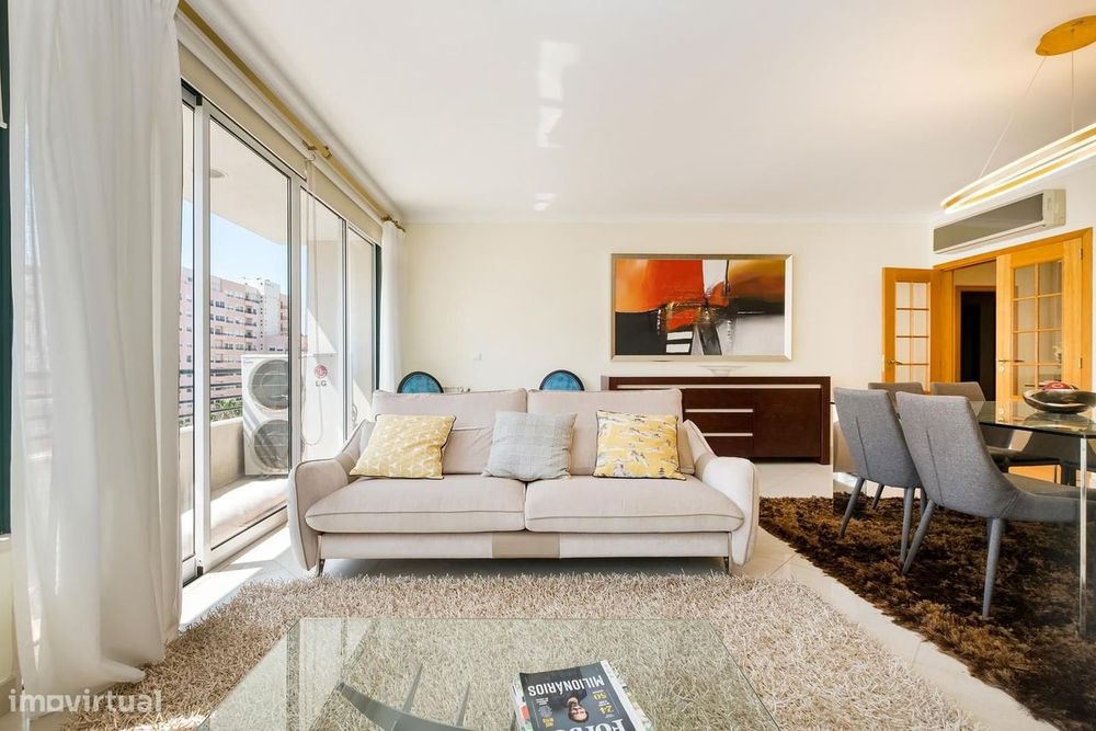 Apartamento T3 com vista, Telheiras, Lisboa