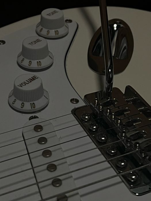 Електрогітара біла Стратокастер