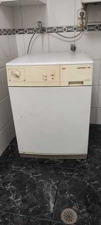 Máquina secar roupa AEG