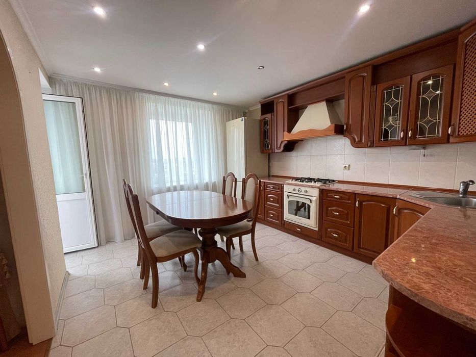 ПРОДАЖ 3к.квартири для сім'ї — ВИСТАВКА, ВУЛ. МАЗУРА, 18/2