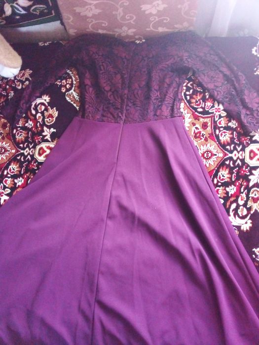 Сукня може бути вечірня