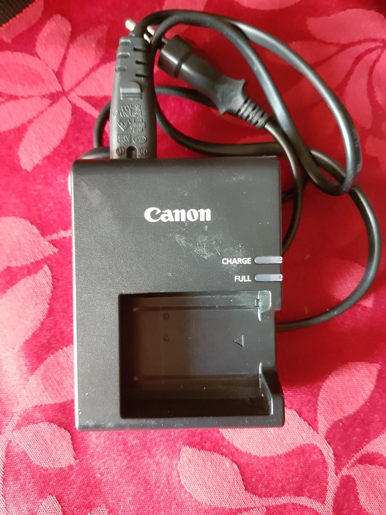Máquina fotográfica Canon EOS 1100D