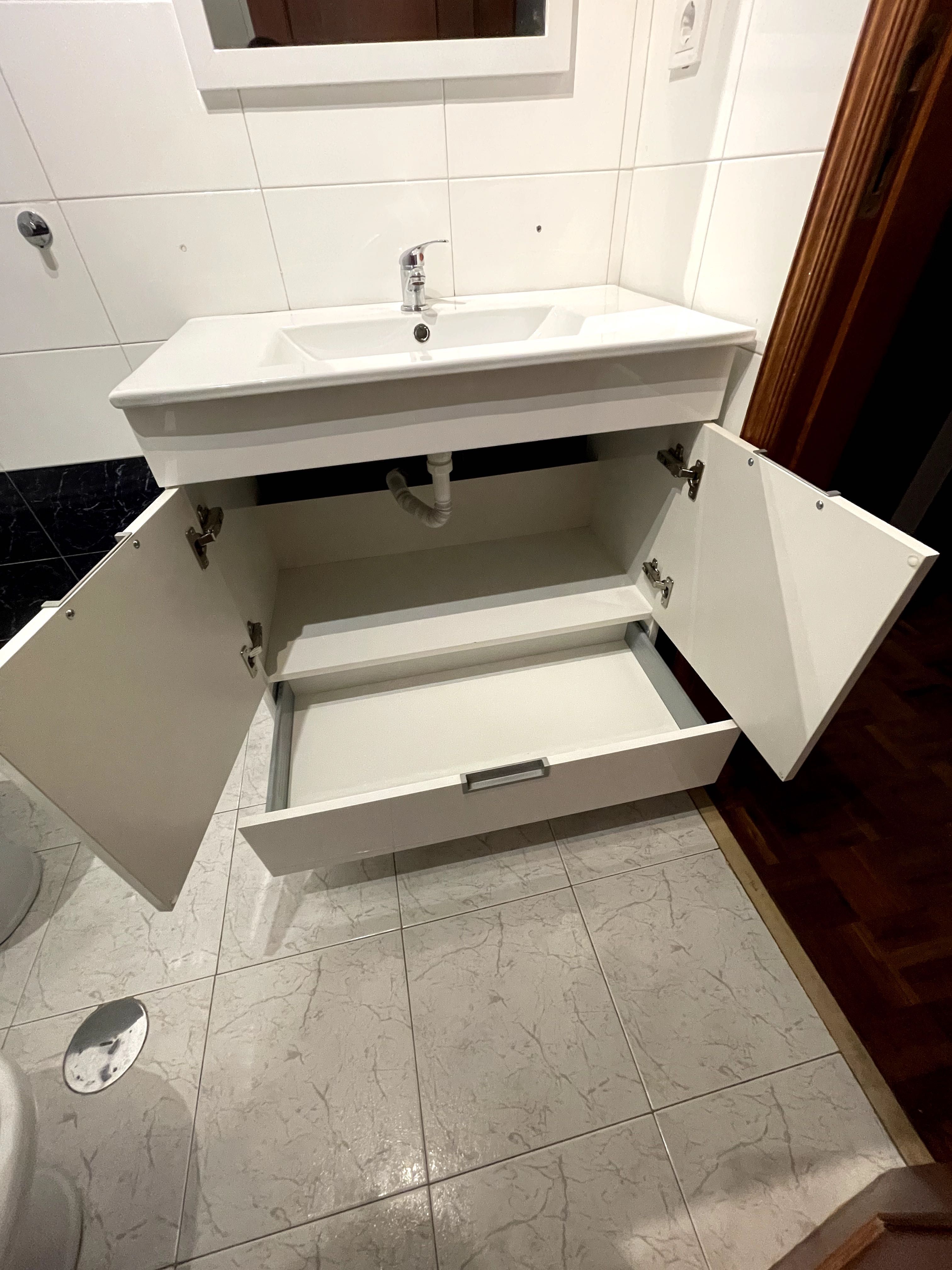 Móvel de Casa de Banho com Lavatório