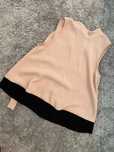 Blusa bege e preta