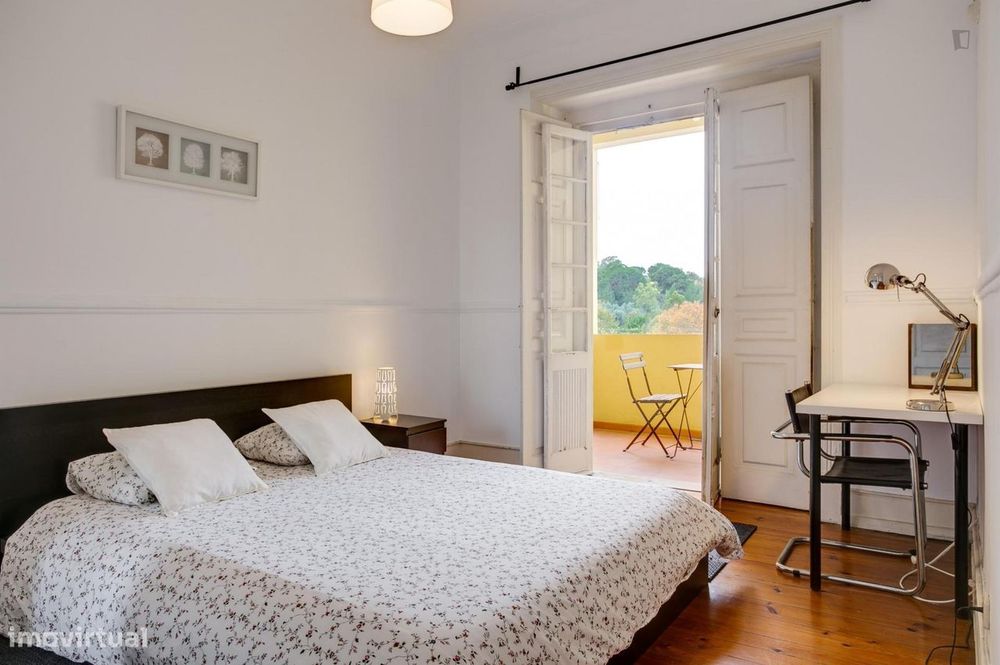 669177 - Quarto com cama de casal, com varanda...