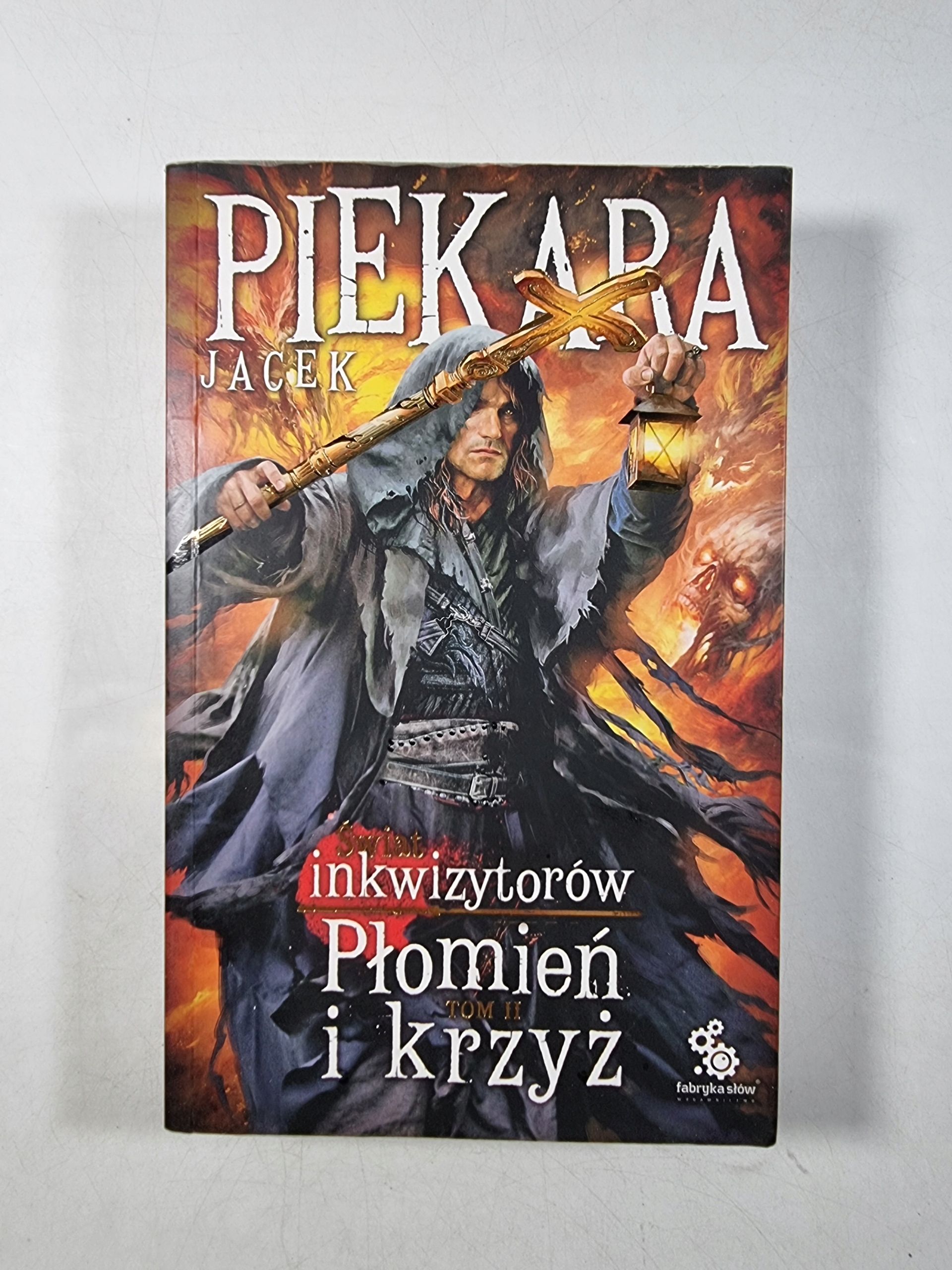 Świat Inkwizytorów Płomień i Krzyż tom 2 / Jacek Piekara