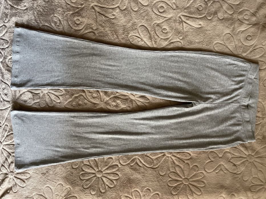 Трикотажні штани кльош в рубчик