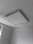 Lampa plafon o wymiarach 60 cm na 60 cm