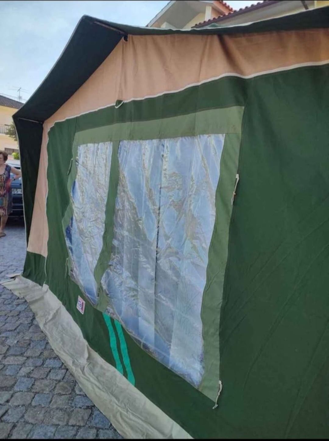 Auto tenda com avançado