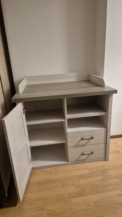 Komoda z przewijakiem.