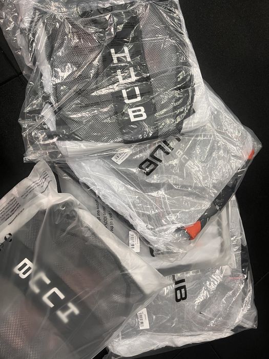 Lote HUUB: fatos de natação e trisuits de triatlo