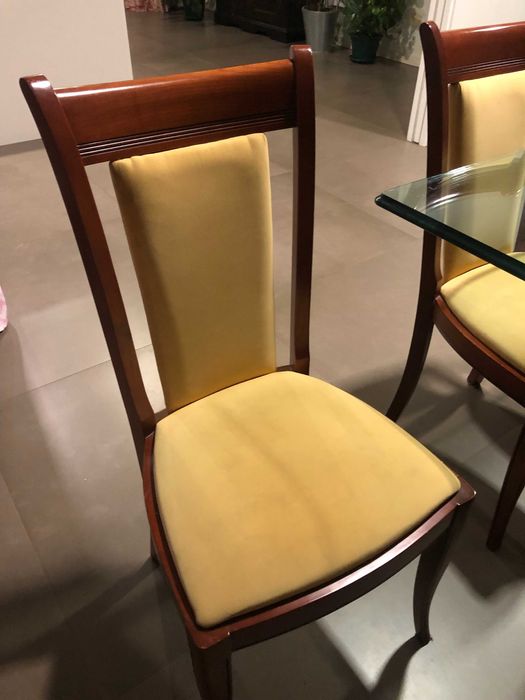 Excelente mesa e cadeiras para cozinha ou sala de jantar