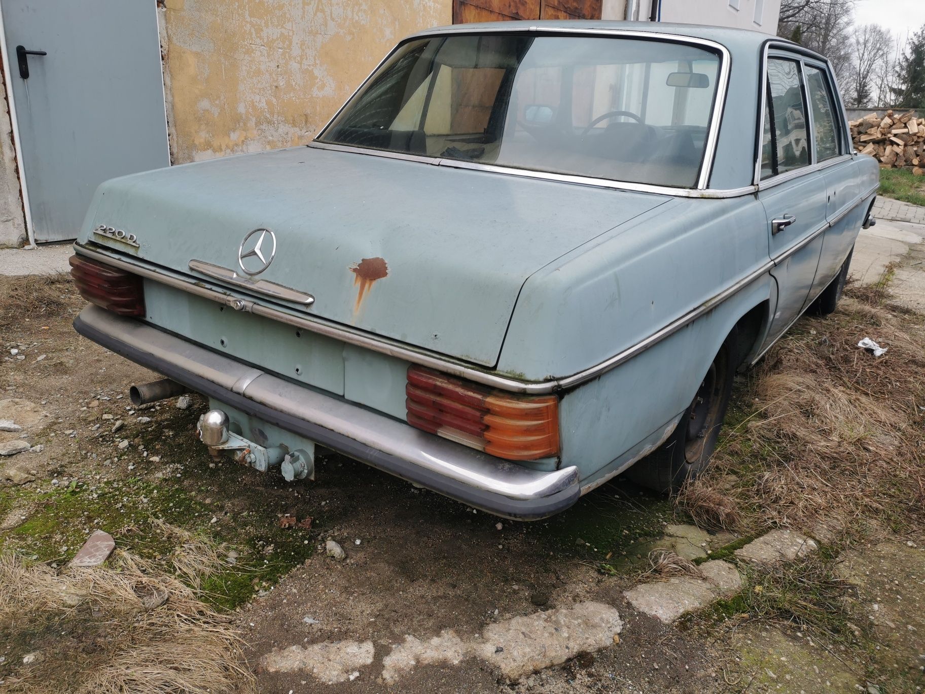 Mercedes-Benz 115 220d