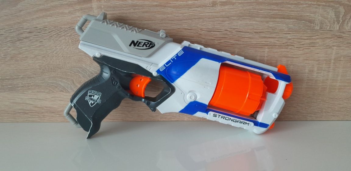 NERF Strongarm pistolet na strzałki