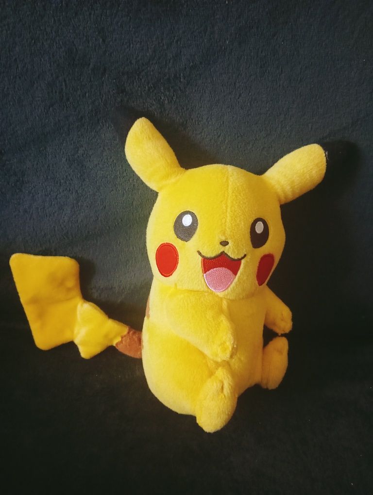 Pikachu maskotka pokemony Nintendo TOMY