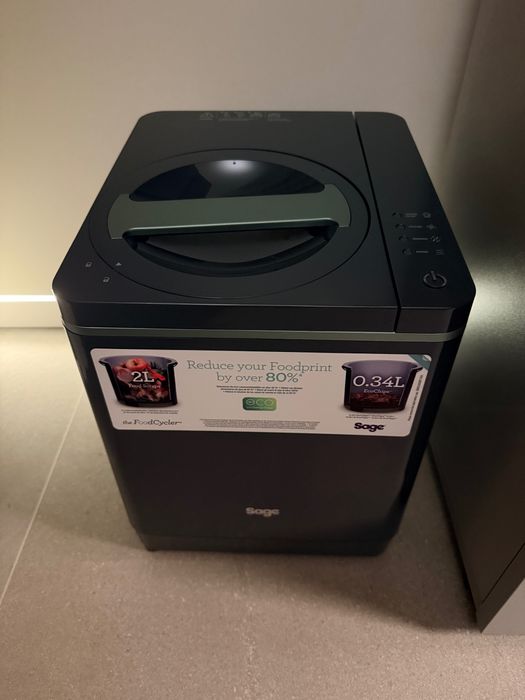 Elektryczny kompostownik domowy Sage SWR550