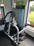 Maszyna na brzuch Matrix VERSA, abdominal crunch - maszyna na siłownię