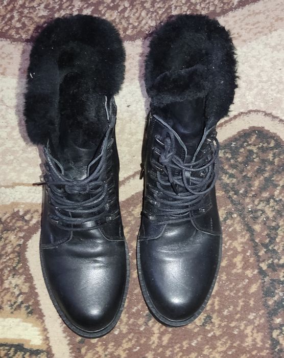 Ботінки жіночі практично нові,39 розмір