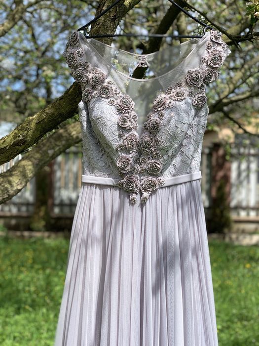 Терміново продам Випускну сукню , вечірню сукню .