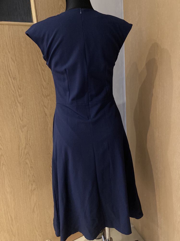 Granatowa elegancka sukienka z zakladka z przodu, r.L, cudmoda