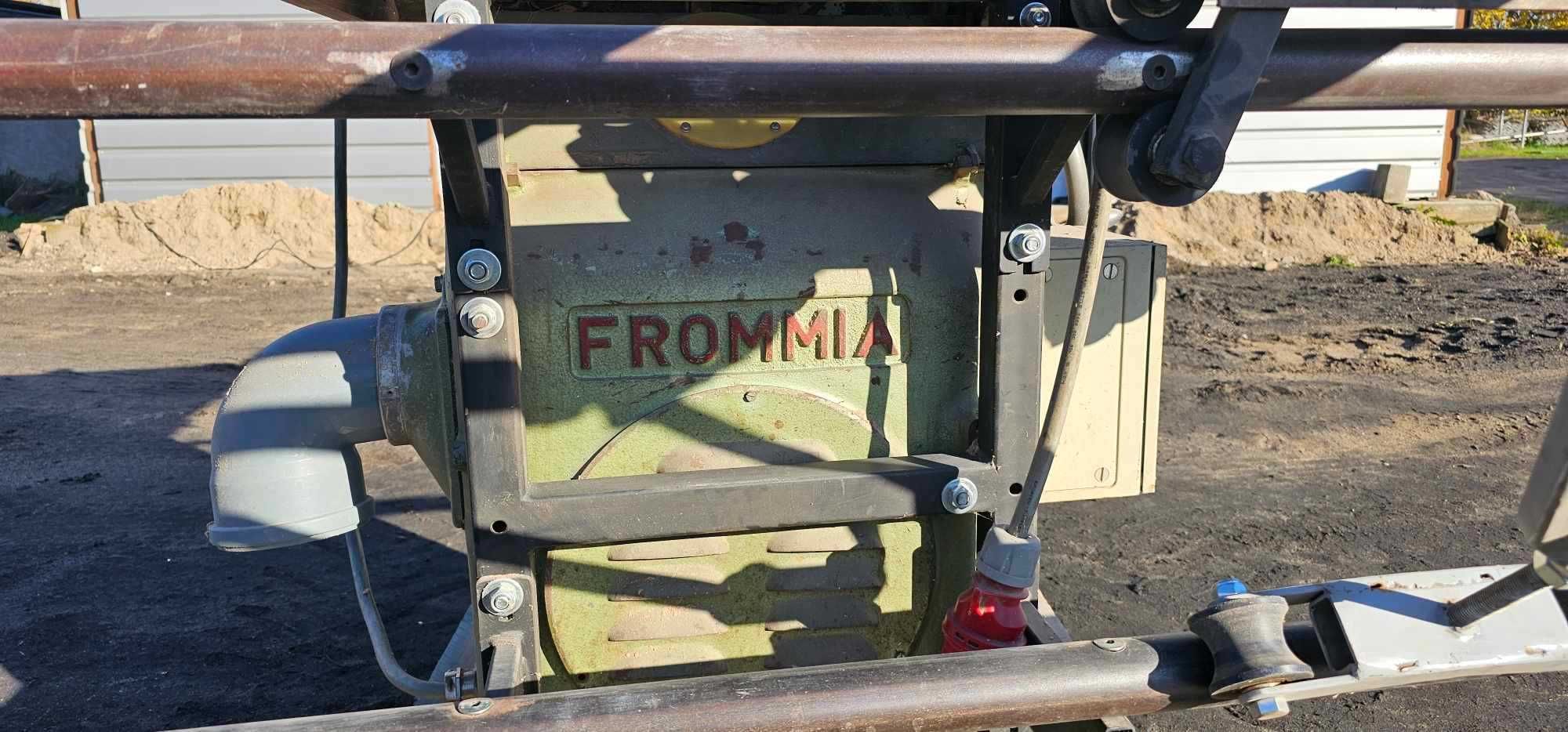 Piła stołowa z wózkiem Frommia