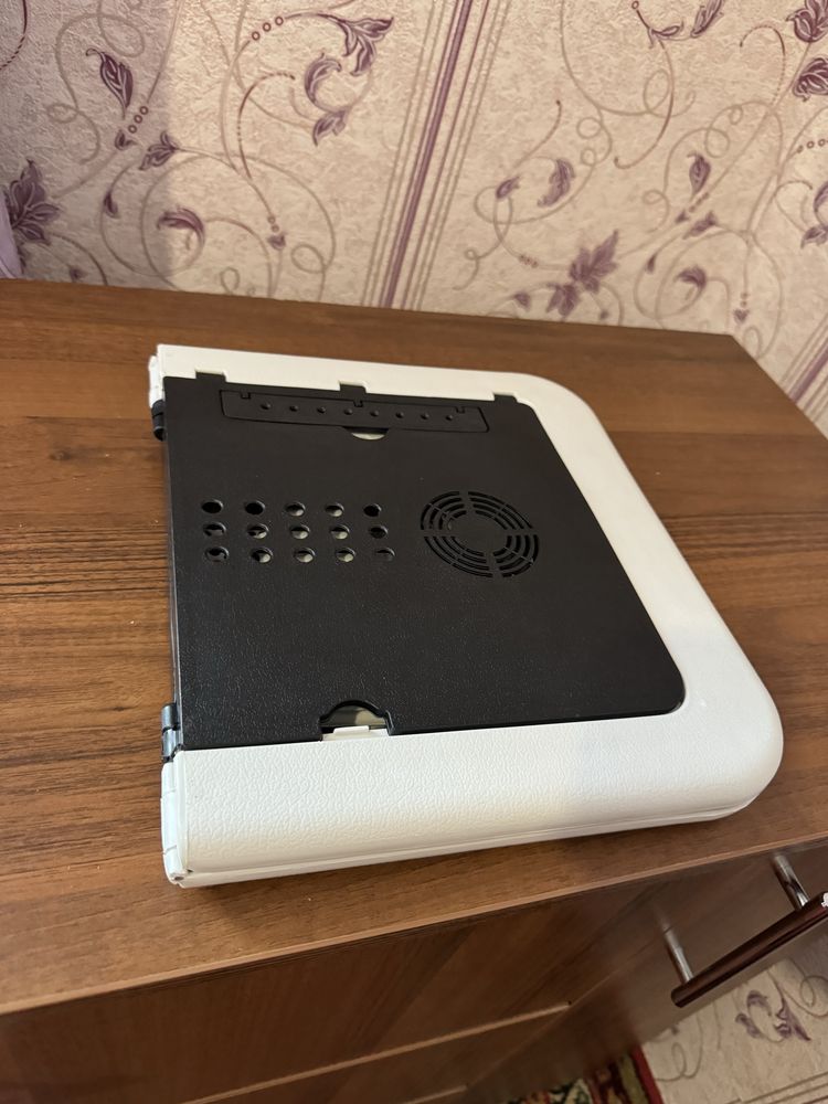Підставка для ноутбука з вентилятором