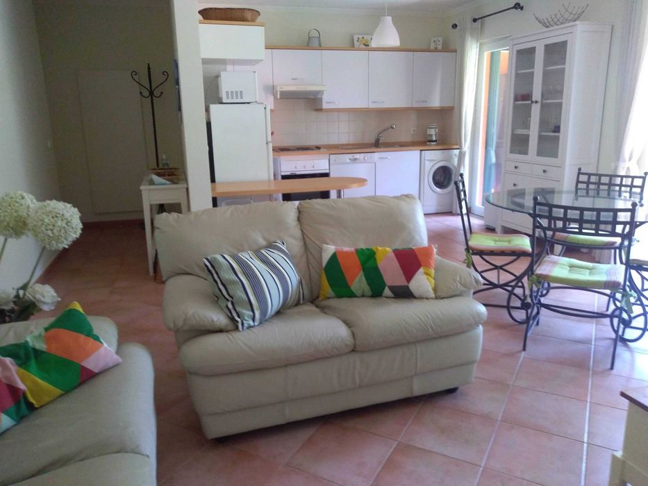 Arrendo apartamento T2 na Rua dos Ciprestes - HERDADE DA AROEIRA