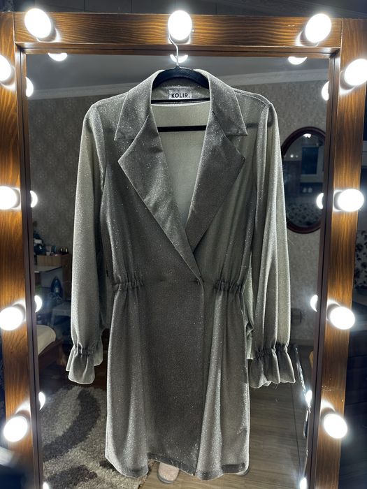 Блестящее платье