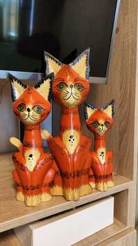 Дерев'яні статуетки Сім'я котів